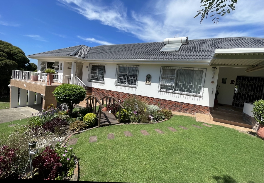 4 Bedroom Property for Sale in Beacon Bay Eastern Cape